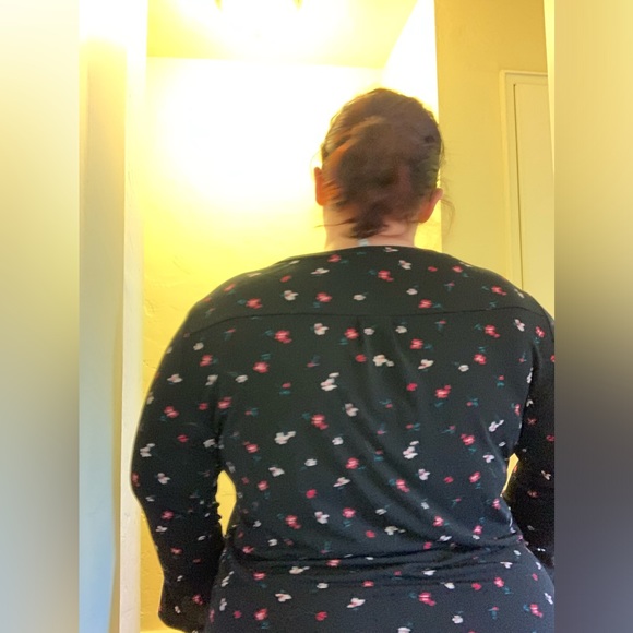 Elle Black Floral Long Sleeve Top Size Large - good used condition - Picture 3 of 9